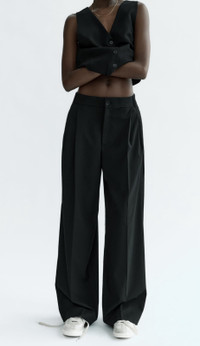 BRAND NEW: Zara pleated pants