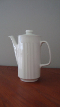 JOHNSON BROS. ATHENA COFFEE POT & LID