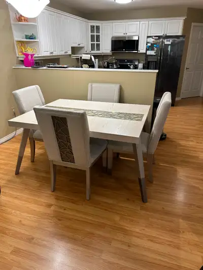 Two table extensions and six fabric chairs in excellent condition.
