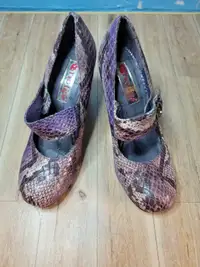 Ladies Two Lips shoes, purple reptile like pattern, size 8