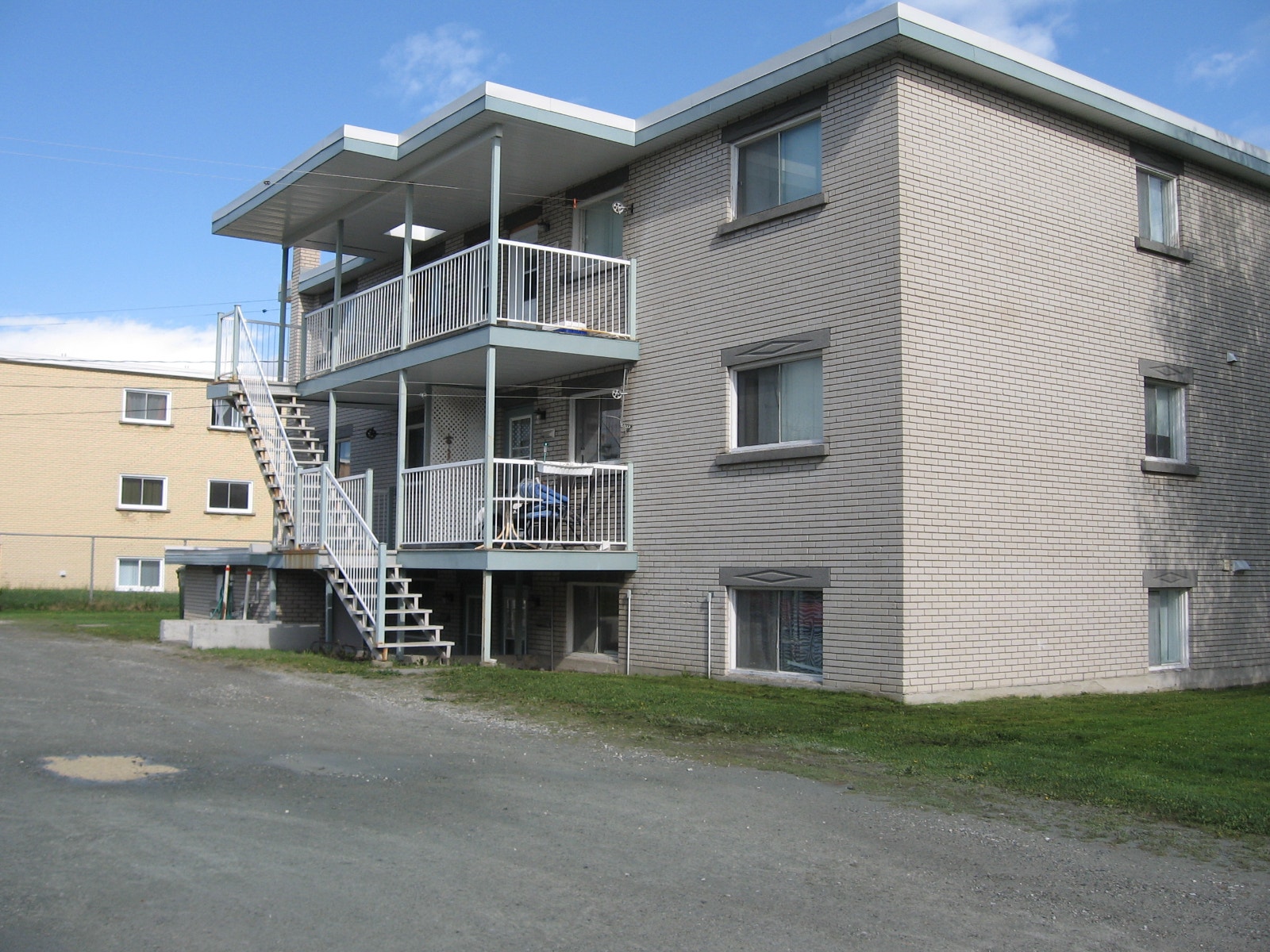 2560 RUE BONIN PRES DE L UNIVERSITÉ — photo 2