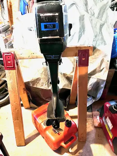 1975 model 110 Mercury Marine 9.8 hp ThunderBolt ignition outboard in running condition. Comes with...