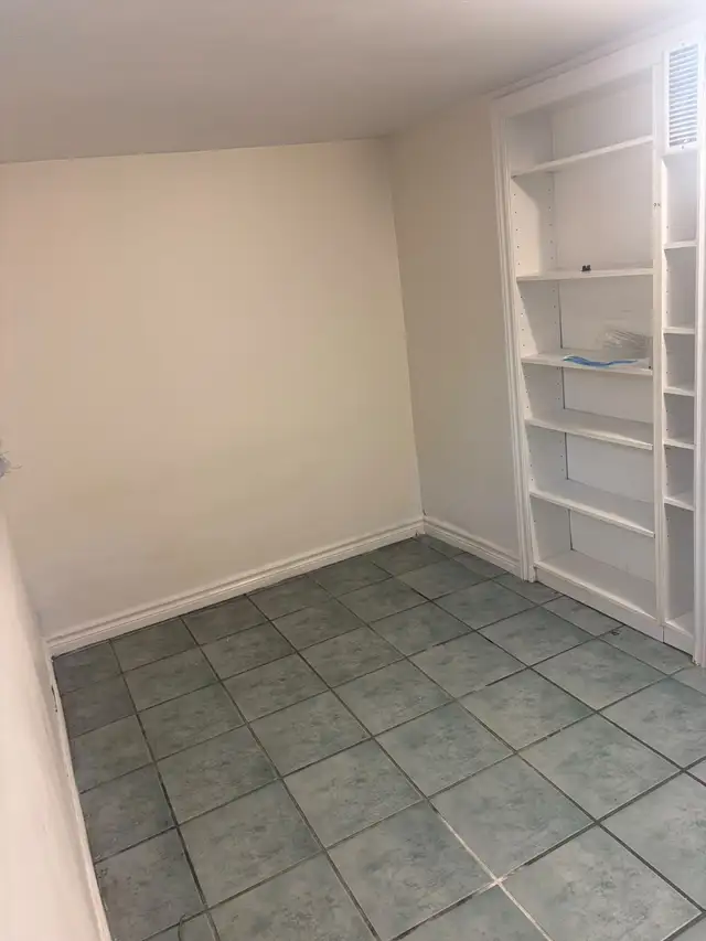 ROOM AVAILABLE FOR RENT - NOVEMBER 1ST in Room Rentals & Roommates in City of Toronto - Image 3