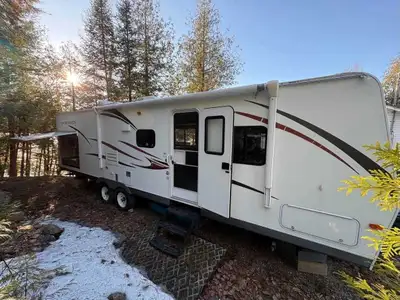 2014 KZ Sportsmen 320 in good condition. Only one owner, always been used on saisonal campgrounds.