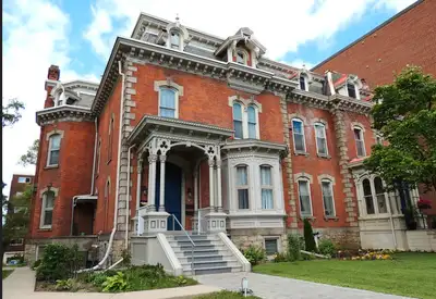 BEAUTIFUL 2 BEDROOM 2 BATHROOM CONDO IN THE HEART OF DURAND