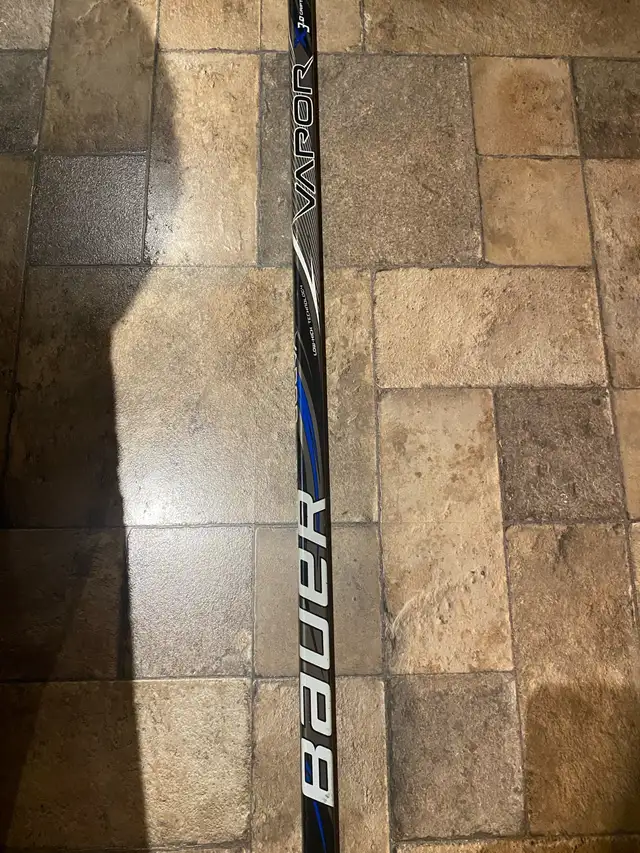 Men’s Bauer Vapor X 3.0 Griptac Hockey Stick Left- Handed 62” in Hockey in Hamilton - Image 4