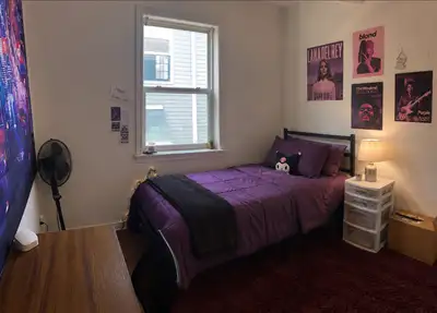 STRICTLY Looking for a female renter to rent this space as it’s a female house. Renter must be CLEAN...