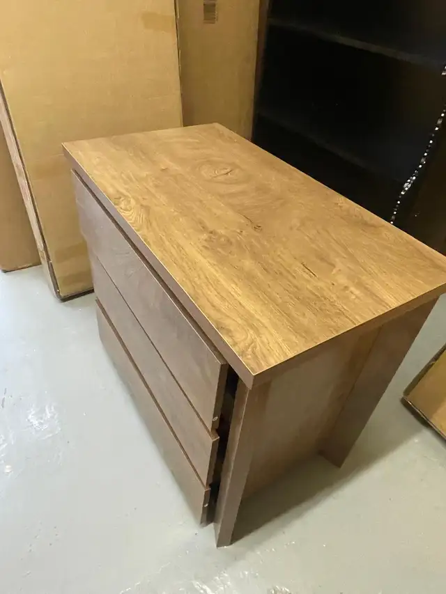 Modern 3 Drawer Nightstand – Oak MDF Bedside Table – Brand New in Dressers & Wardrobes in Oakville / Halton Region - Image 4