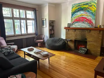 Bonjour ! Nous (Brienne, 23 ans, Christian, 37 ans, et Jackie, le chat de Christian) recherchons une...