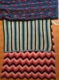 Petites couvertures ou jetées tricotées (3/$20)