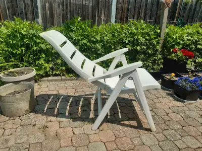 Like new Wide 20 inch seat Folds 4 position adjustable back Highback Brampton Mavis and Steeles L6Y4...
