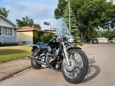 Yamaha V Star 650cc for sale or trade for a car. Injuries ended up catching up with me preventing me...