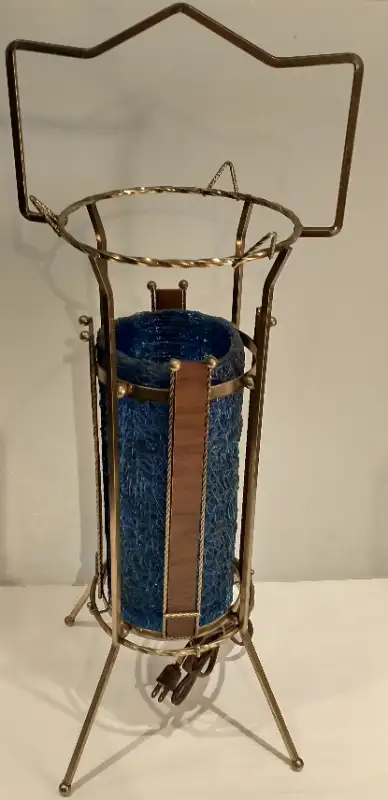 Vintage blue spaghetti lucite shade floor lamp in Indoor Lighting & Fans in Ottawa - Image 3