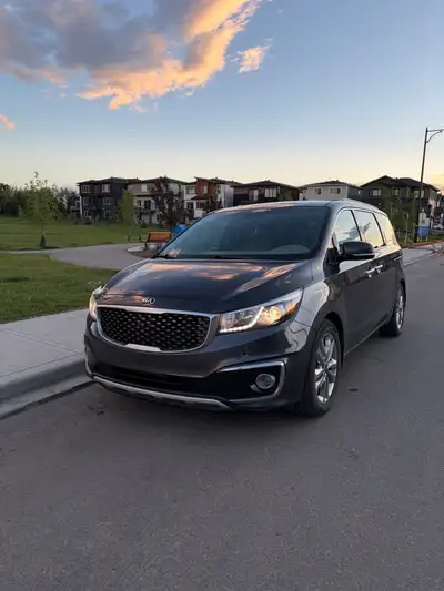 This 2015 Kia Sedona SXL is a well-maintained used family minivan featuring seat entertainment syste...