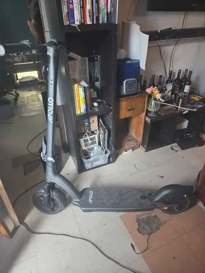 Selling my Apollo electric scooter, perfect for zipping around the city! It features a robust motor...