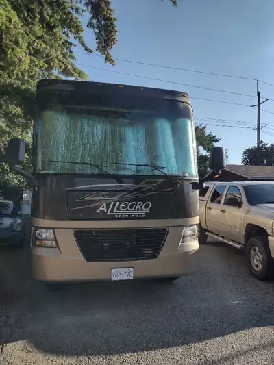Get ready for your next grand adventure with this well-maintained Tiffin Allegro Open Road 36BA, a p...