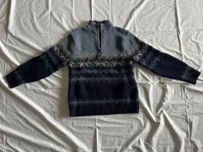 Eddie Bauer 100% Lamb's Wool sweater from their Heritage collection. Size is Medium. In great shape....