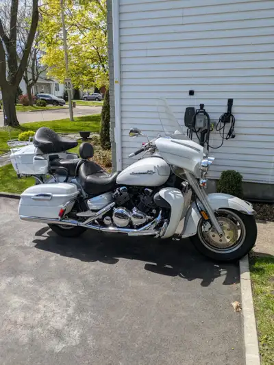 YamahaVenture 2004 Très propre Boule pour remorque CB, Cruise Control Très confortable $2 800 NÉGOCI...