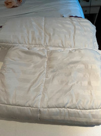 Double size white comforter