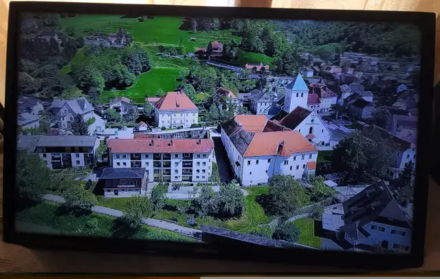 37" Samsung NON Smart Television in TVs in Oshawa / Durham Region - Image 7