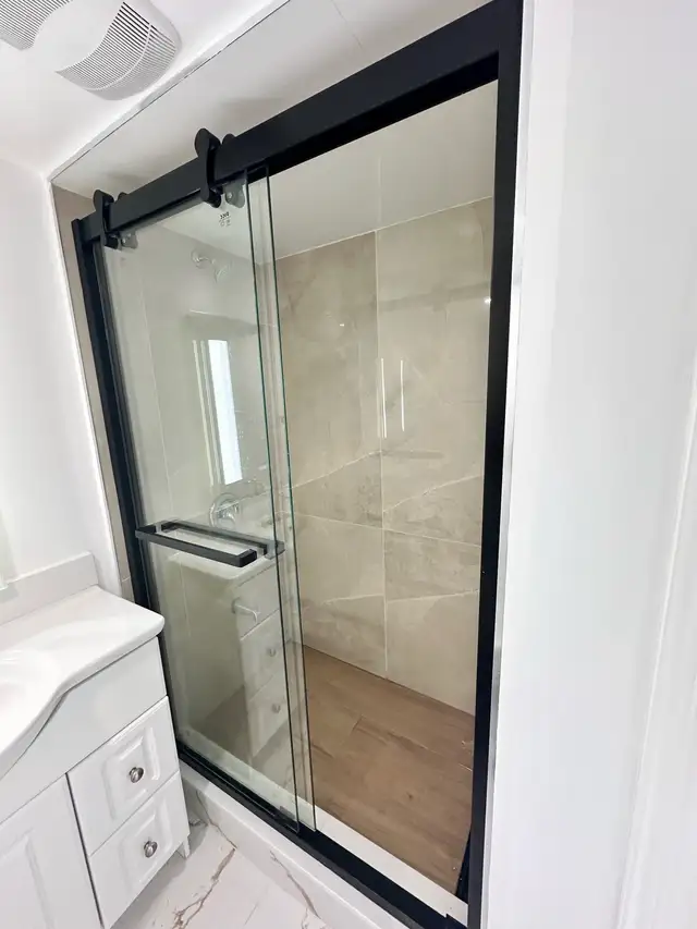 Private Room for Rent with Car Parking in Room Rentals & Roommates in Mississauga / Peel Region - Image 8