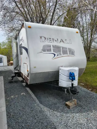 2009 Denali 30BS $13,700.00 Amazing family bunk house trailer. Everything works as it should - Outdo...