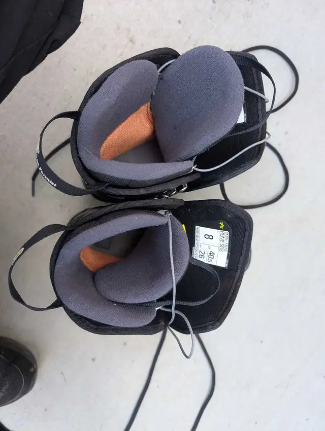 smith snowboard boot size 8 men in Snowboard in Calgary - Image 6