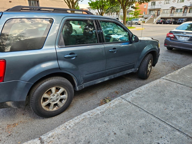 2011 Mazda Tribute — photo 2