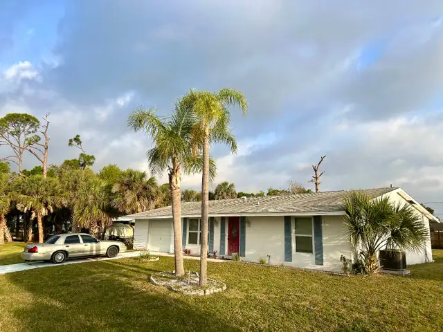 Excape Winter, in a well established, quiet, safe neighborhood in Florida in Canada - Image 2