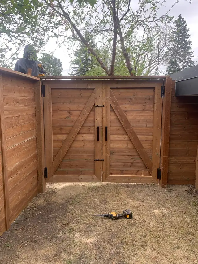 DECKS✅ FENCES✅ PERGOLAS✅REPAIRS /NEW BUILDS FREE ESTIMATES in Fence, Deck, Railing & Siding in Edmonton - Image 2