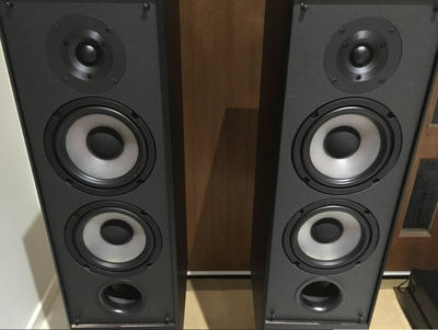 Yamaha Center, & 2-Small Surround Speakers Available! A set of RETRO made in canada yamaha 100 watt...