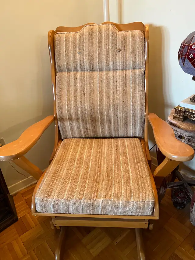 Vintage Wooden Glider Rocker Chair in Chairs & Recliners in City of Toronto - Image 6