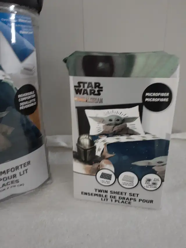 STAR WARS COMFORTER, BLANKET & TWIN SHEET SET in Bedding in Oakville / Halton Region - Image 8