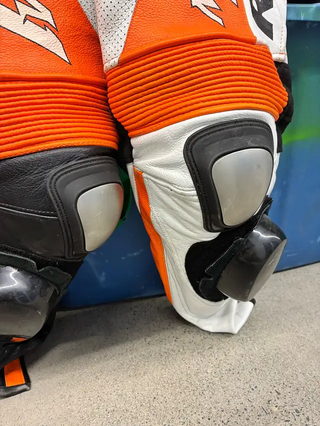 Repsol two piece Leather suit & boots in Sport Bikes in Sudbury - Image 7