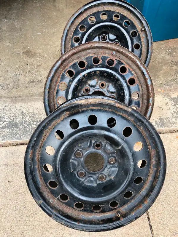 Set of 4 Toyota Corolla metal rims in Tires & Rims in St. Catharines - Image 3