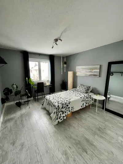 Bright Barrhaven Room – All Utilities Included (Aug 1)