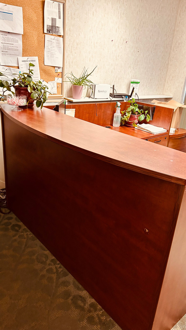 Beautiful office reception desk in Desks in City of Toronto - Image 2