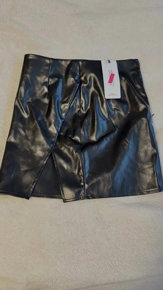 Leather skirt - Shein in Women's - Bottoms in Mississauga / Peel Region - Image 4