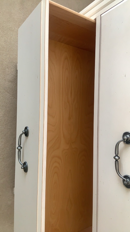High-Quality Bedroom Wardrobe from Ethan Allen - Like New! in Dressers & Wardrobes in Delta/Surrey/Langley - Image 4