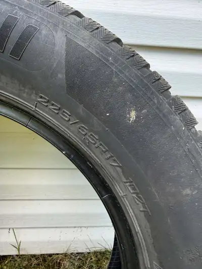 Set of 4 winter tires MAZZINI 225/65/R17, very little used.