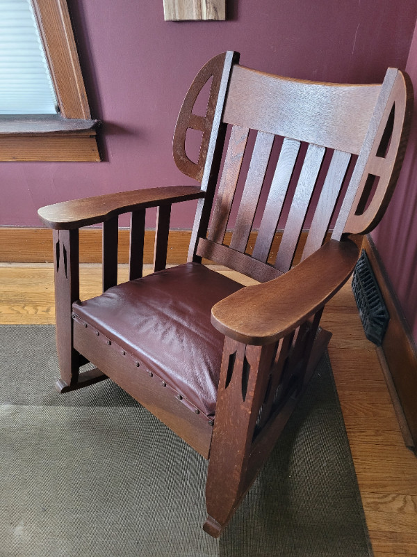 Antique Rocking Chair in Chairs & Recliners in Kitchener / Waterloo