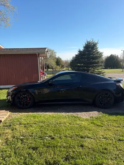 Selling my 2013 Hyundai Genesis Coupe 2.0T R-Spec. The car is in very good condition, has only 90,20...