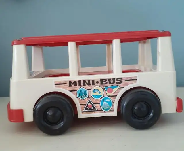 Vintage 1969 Fisher Price Little People Mini Bus with 2 people in Toys & Games in Markham / York Region - Image 3