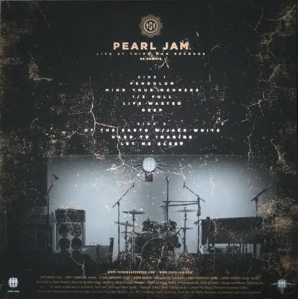 Pearl Jam 2016 live at Third Man Records Gold Black split vinyl in CDs, DVDs & Blu-ray in Markham / York Region - Image 4
