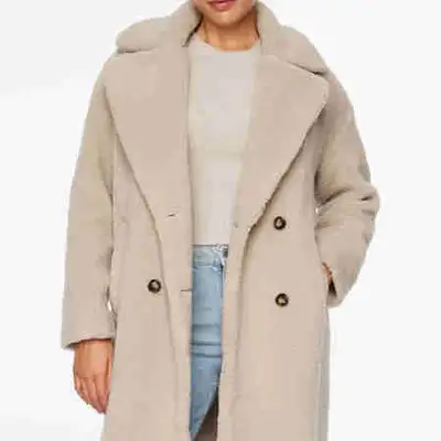 -“Dynamite Teddy Coat” -NEW. -Sizes XXS/XS & S/M Available. -White Sand Is The Colour. -Runs Slightl...