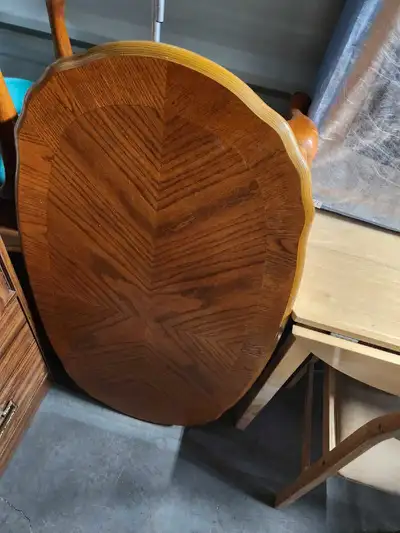 $200 OBO Vintage coffee table with 2 end tables Like new condition