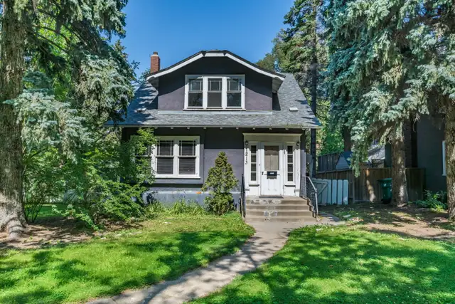 PRIME U. of S. LOCATION - 4 bedrooms plus 3 room basement