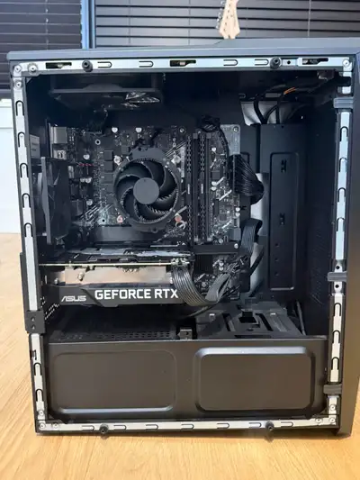 ASUS ROG Strix G13CH Pc Gaming Prebuild, View more