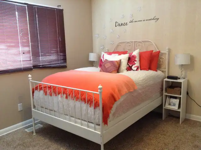 Off-Campus Student Housing Near WLU & UW in Long Term Rentals in Kitchener / Waterloo - Image 3