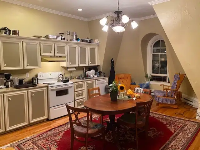 RM wanted In 3 Bedroom Victorian Downtown Apartment in Room Rentals & Roommates in St. John's - Image 8